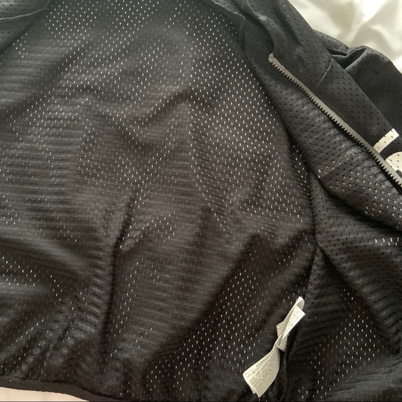 Cropped Wind Breaker - Picture 5 of 5